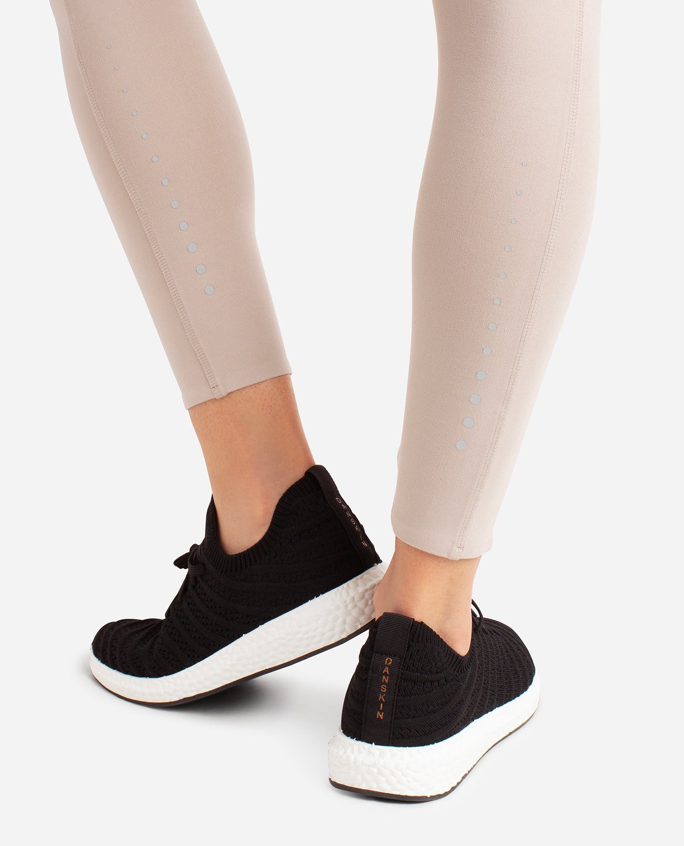 Detail View Of Danskin Atmosphere Pacesetter 7/8 Legging | DSK ATMOSPHERE